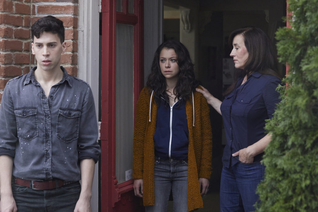 Felix (Jordan Gavaris), Sarah (Tatiana Maslany), Mrs. S (Maria Doyle Kennedy)